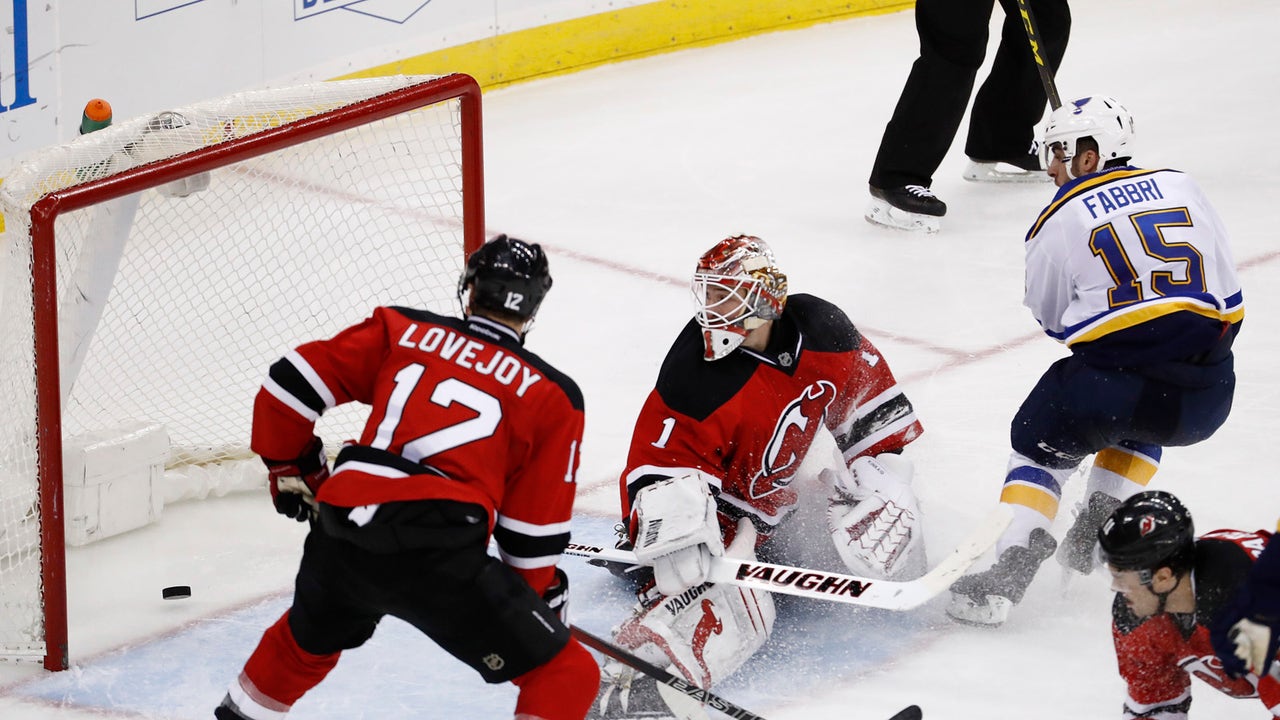 Blues' offense thrives in 4-1 victory over Devils